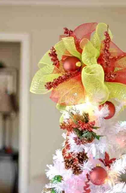 This is one of the best ideas for a DIY Christmas Tree Topper I've ever seen! She uses a plastic cup as a base...such an inexpensive project!