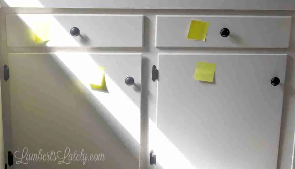post it notes on kitchen cabinets.