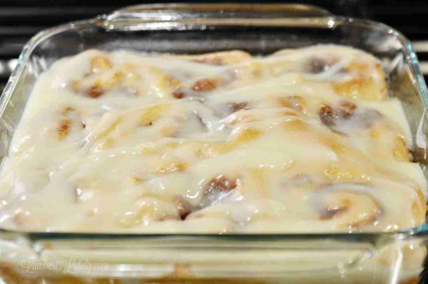 baked cinnamon rolls with cream cheese icing