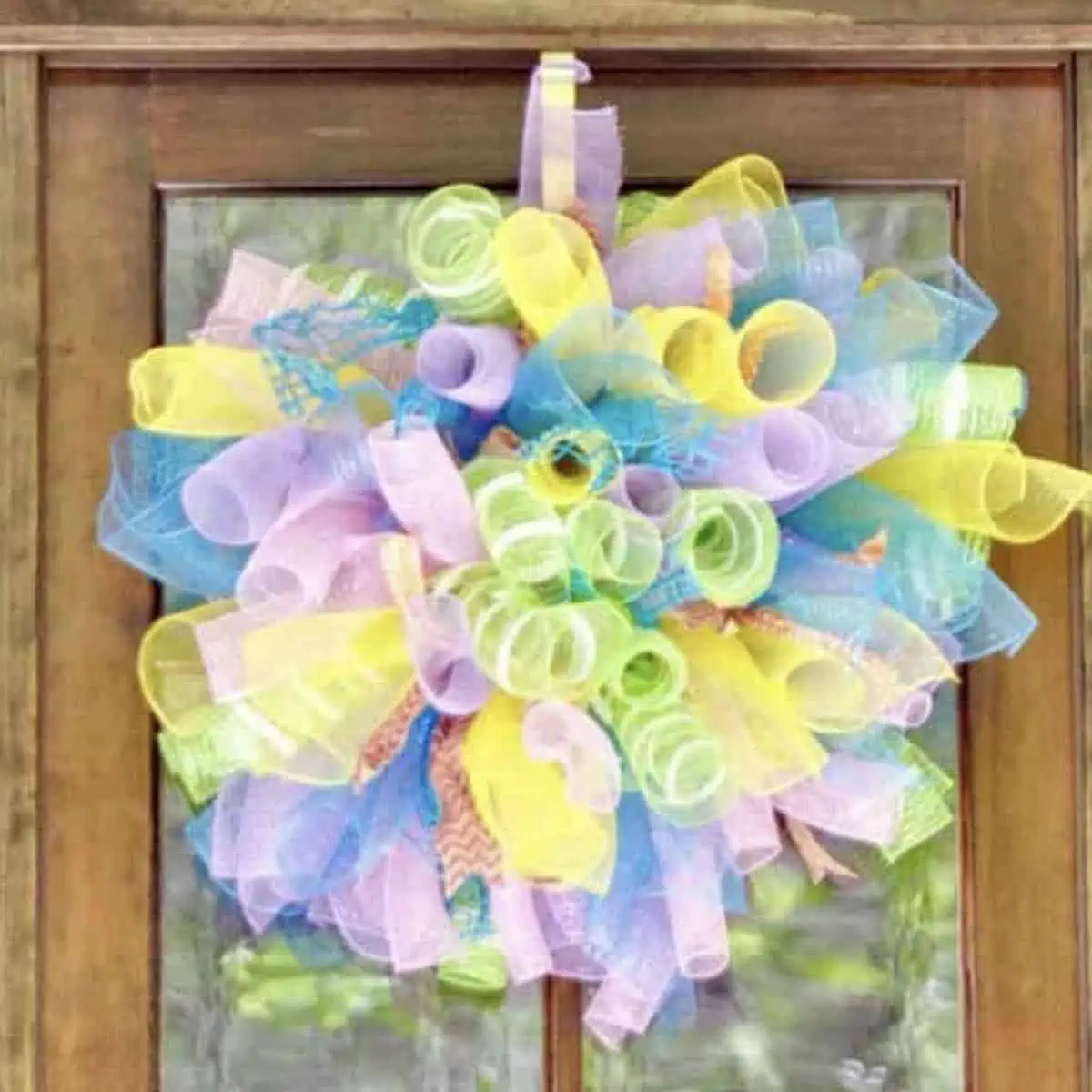 How to Make an Easy Deco Mesh Wreath
