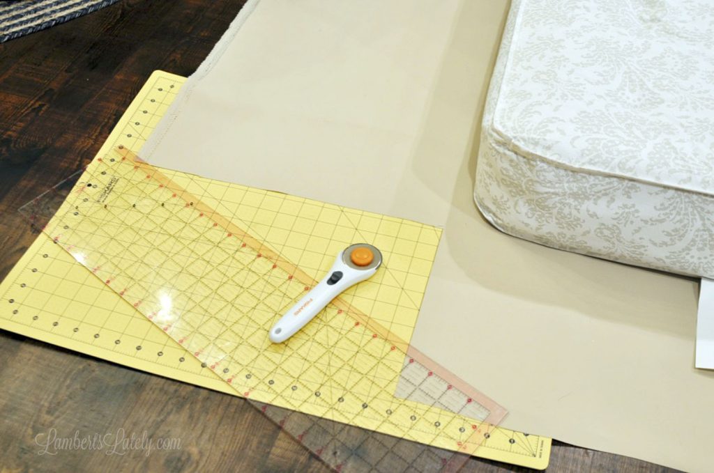 cutting corners of exterior fabric with a quilt mat and circular cutter