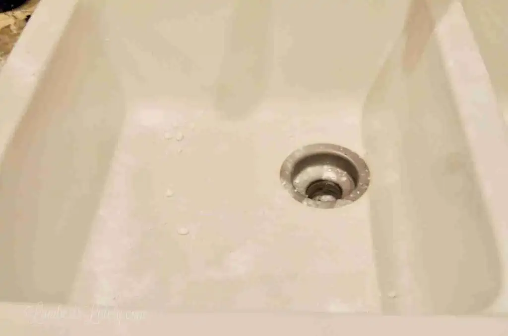 coating sink with baking soda.