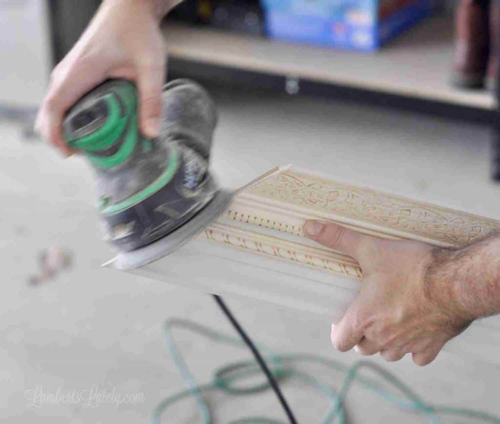 sanding edge of a frame side\'s angle.