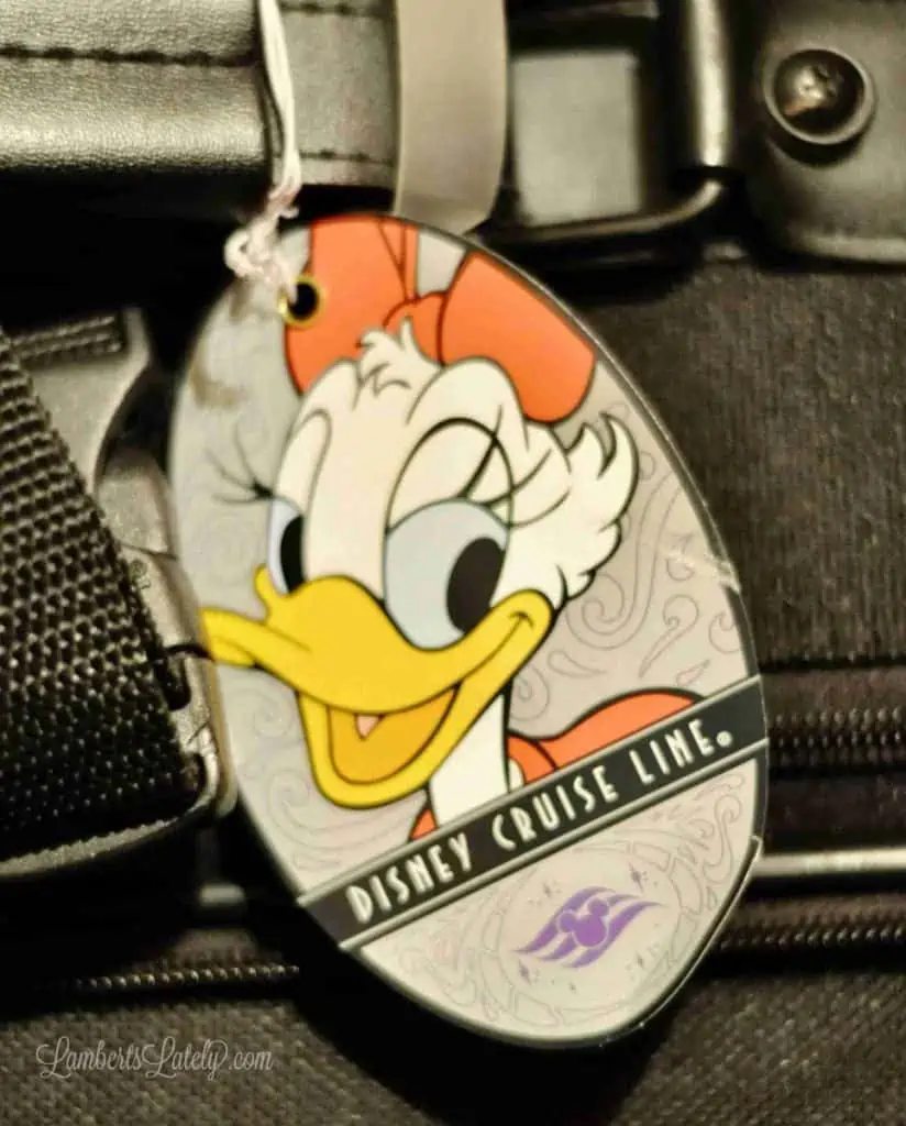 daisy duck disney cruise baggage tag.