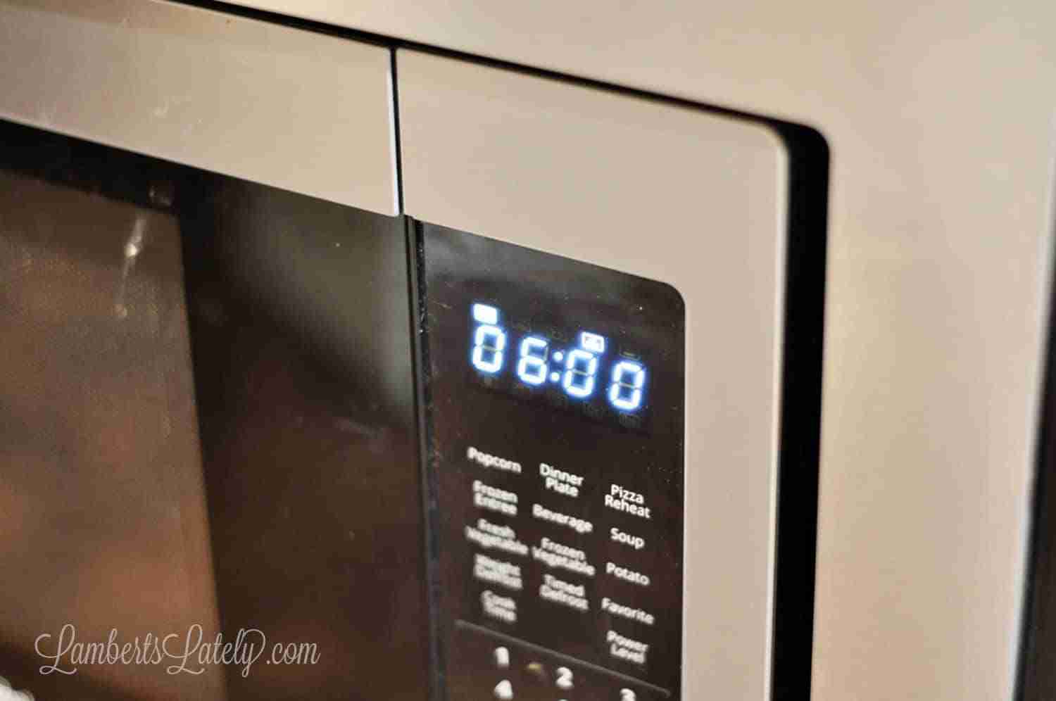 This posts shows how to clean a microwave the easy way - simply use vinegar and water! 