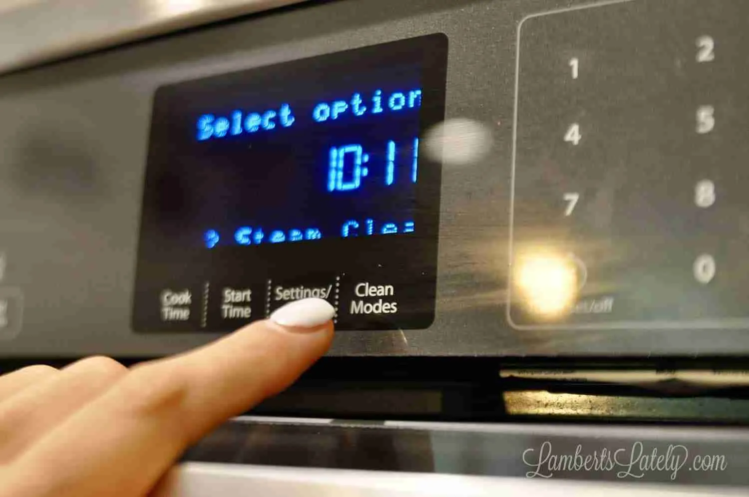 setting a self cleaning cycle on an oven