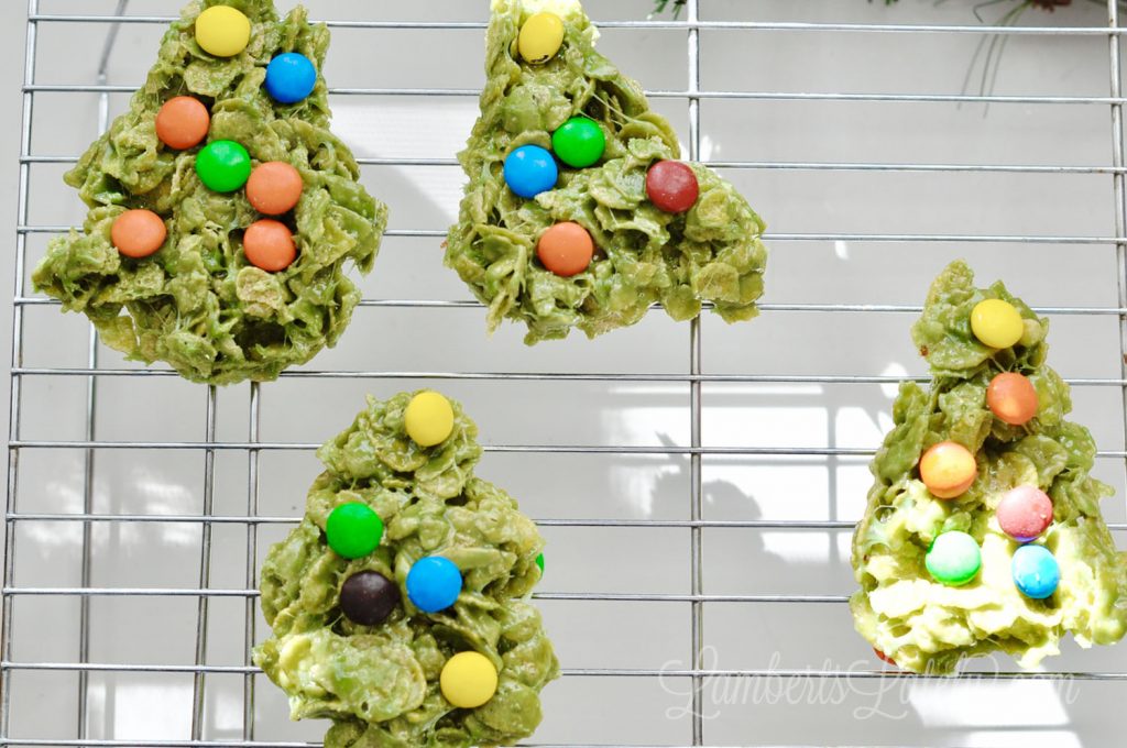green fluffernutter tree cookies on a baking rack