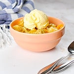 crock pot peach cobbler in a bowl.