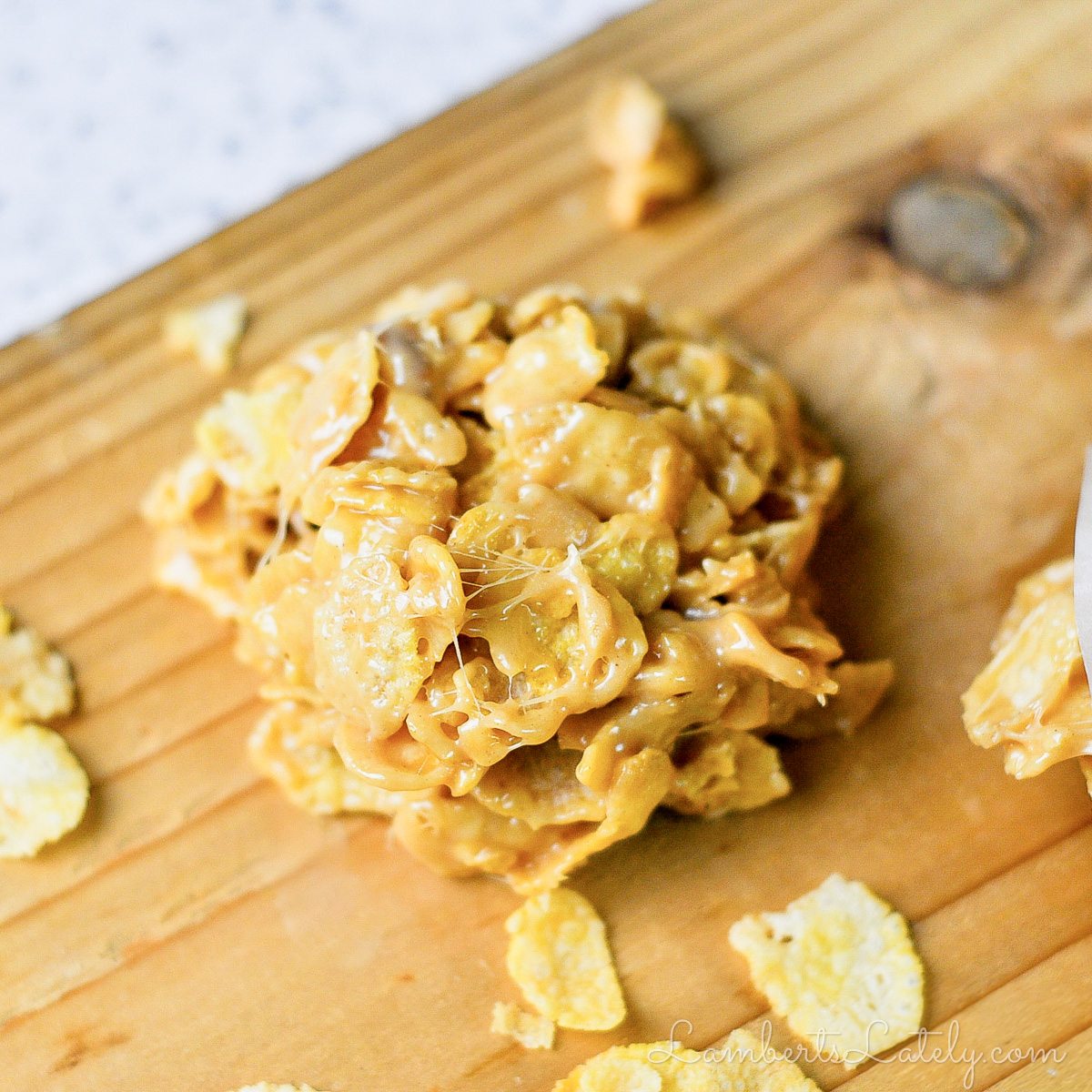 no bake corn flake cookie on a cutting board.