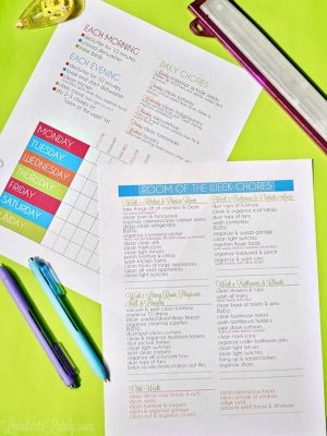 This collection of over 100 free home organization printables includes labels, cleaning checklists, meal plans, calendar templates, and even holiday goodies! You can use these sheets to build an easy home management binder.